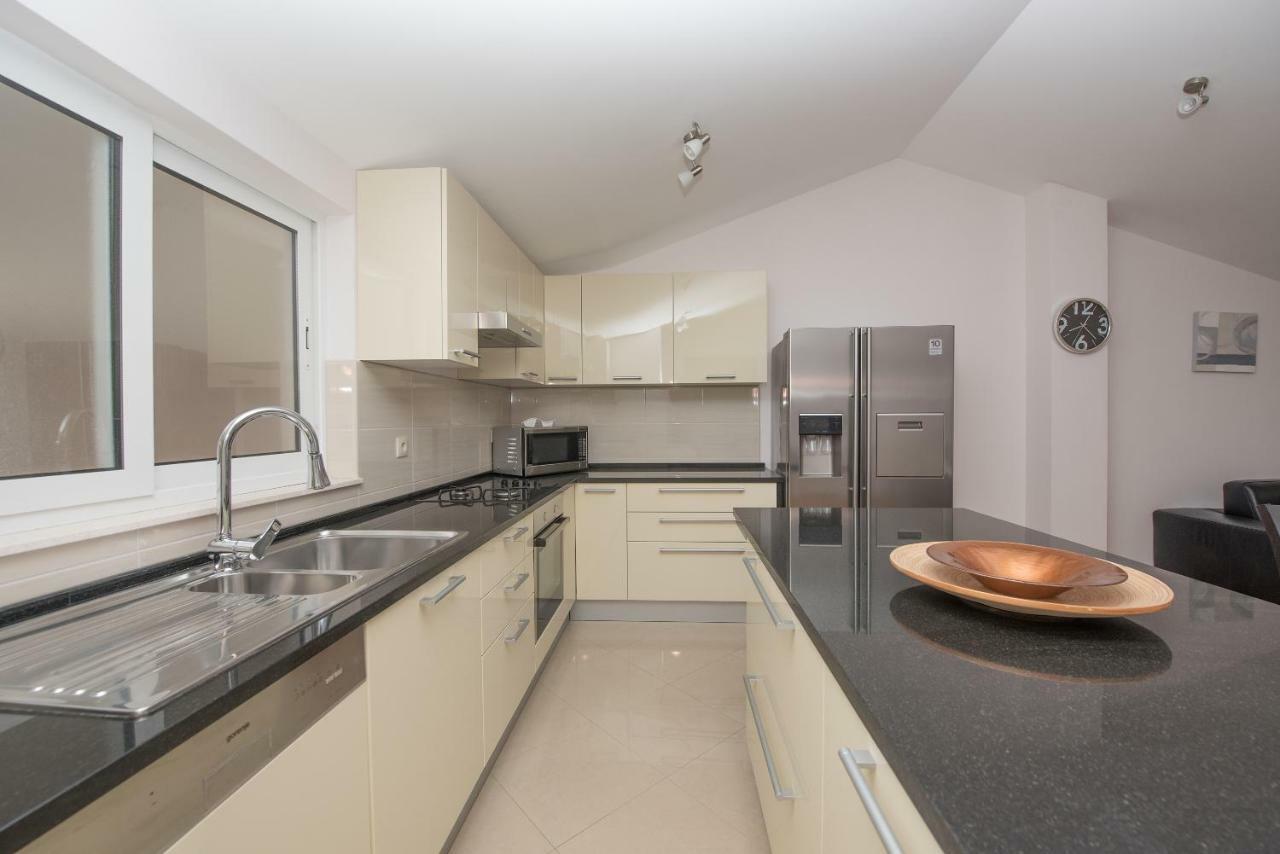 Apartments Naja Макарска Екстериор снимка