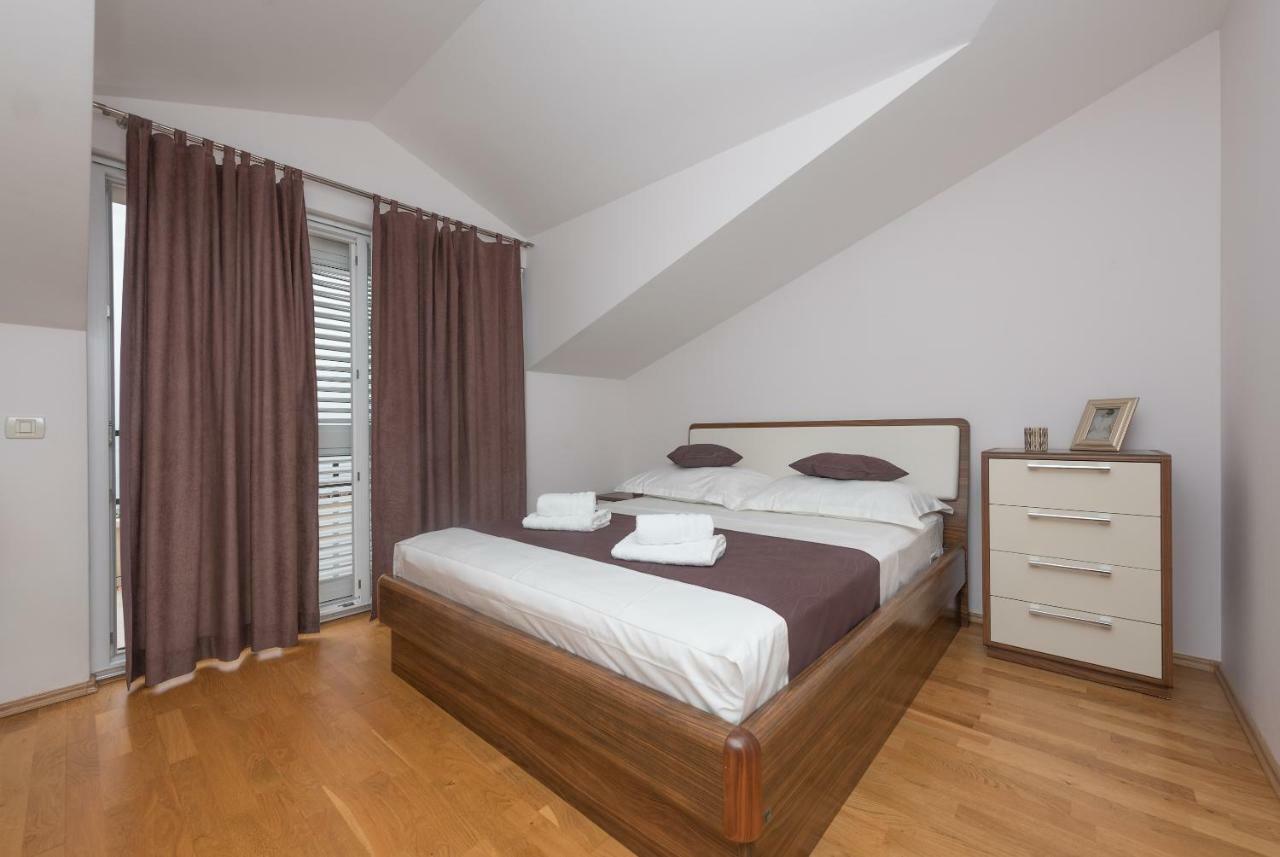 Apartments Naja Макарска Екстериор снимка