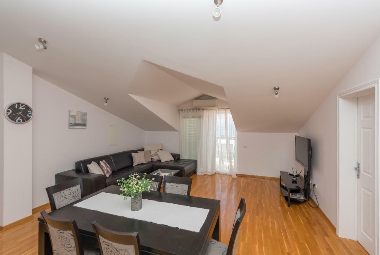 Apartments Naja Макарска Екстериор снимка