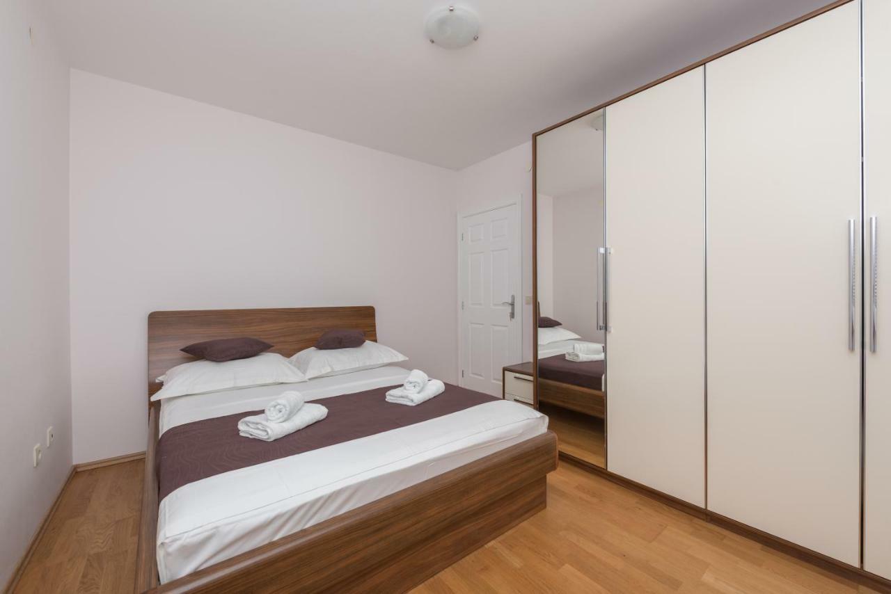 Apartments Naja Макарска Екстериор снимка
