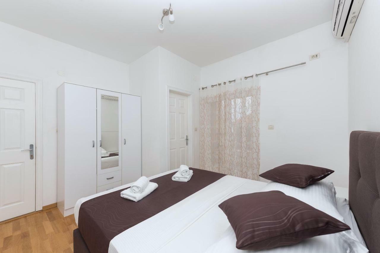 Apartments Naja Макарска Екстериор снимка