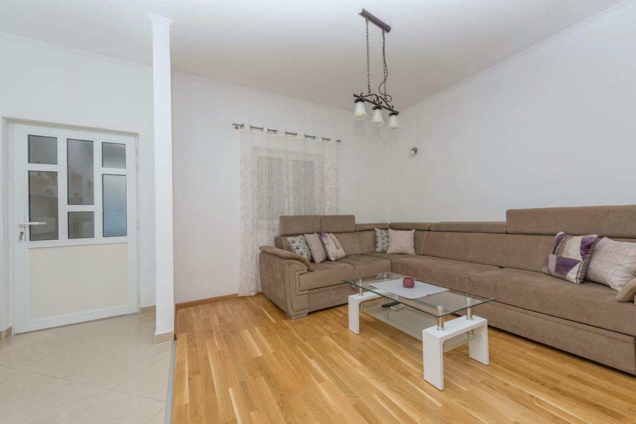 Apartments Naja Макарска Екстериор снимка