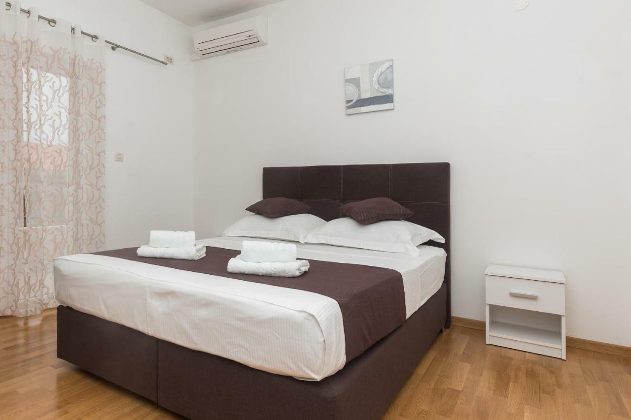 Apartments Naja Макарска Екстериор снимка